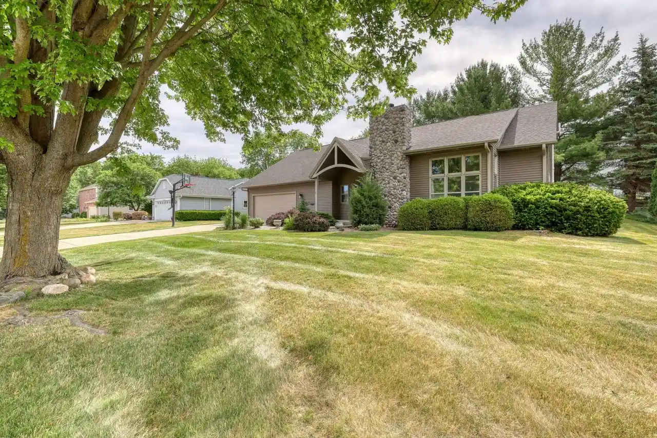 1st image of 798 Greenway Terrace Terrace, Hartland, WI 53029 | MLS# 1966539