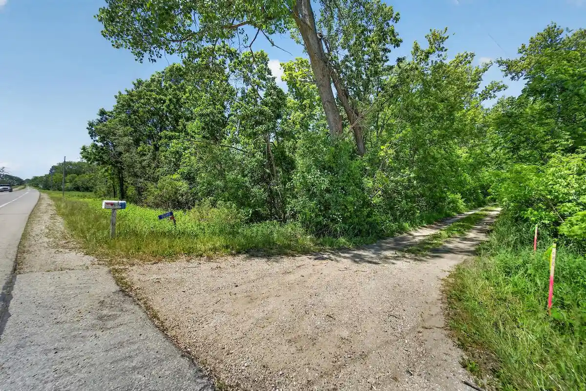 3rd image of 26222 Durand Avenue Avenue, Kansasville, WI 53139 | MLS# 1966592
