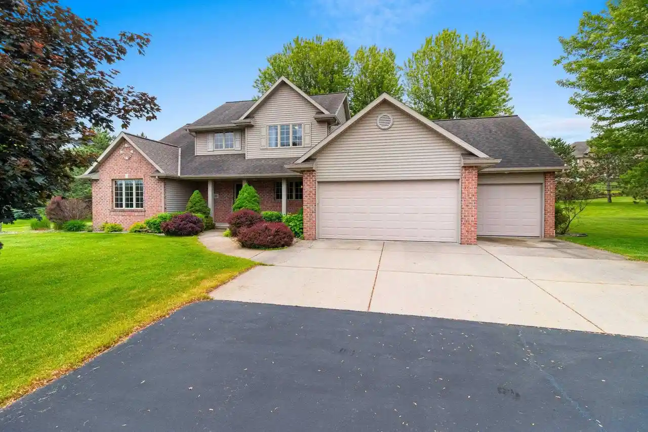 Homes for sale in Suamico, WI | 3386 Hawkeye Court Court, Suamico, WI 54313 | MLS# 50327193