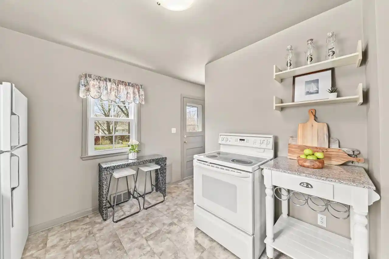 Homes for sale in Cedarburg, WI | W63n391 Hillcrest Avenue Avenue, Cedarburg, WI 53012 | MLS# 1966654