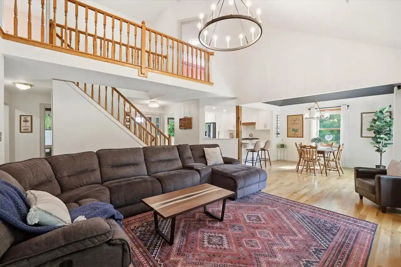 4th image of W280N8123 Black Diamond Court Court, Hartland, WI 53029 | MLS# 1966664