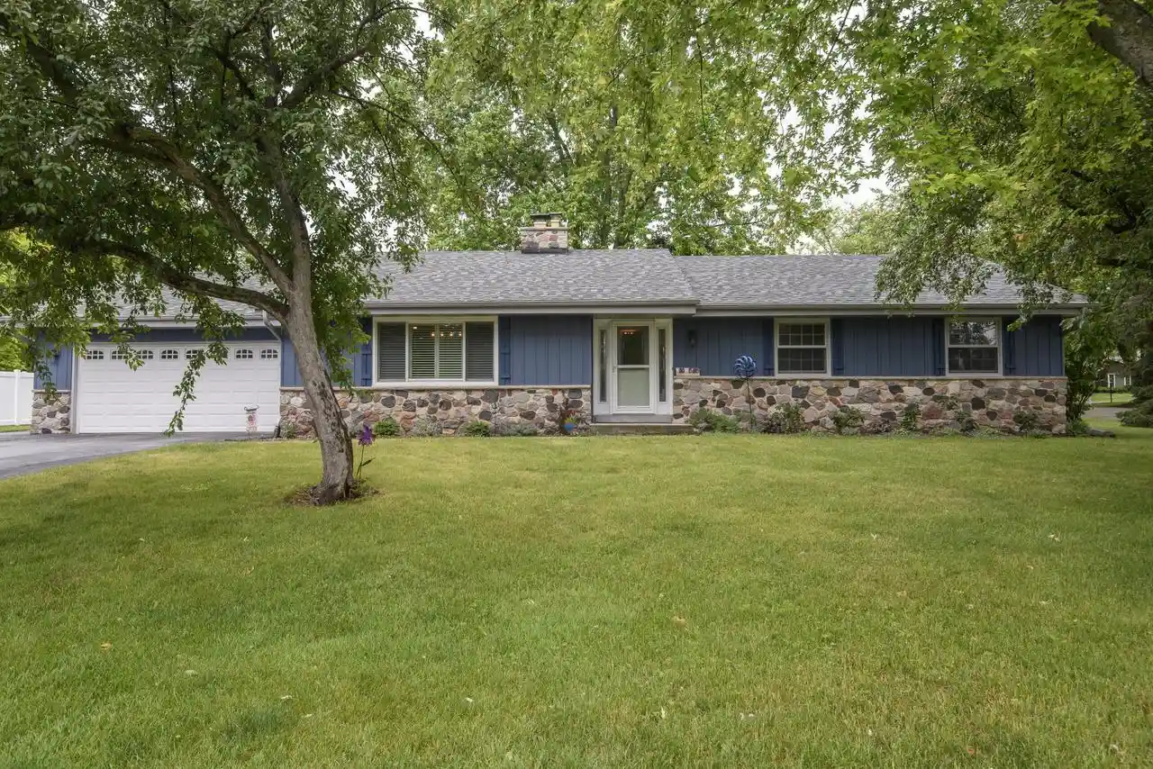 Homes for sale in Germantown, WI | N110w15845 Catskill Lane Lane, Germantown, WI 53022 | MLS# 1966669