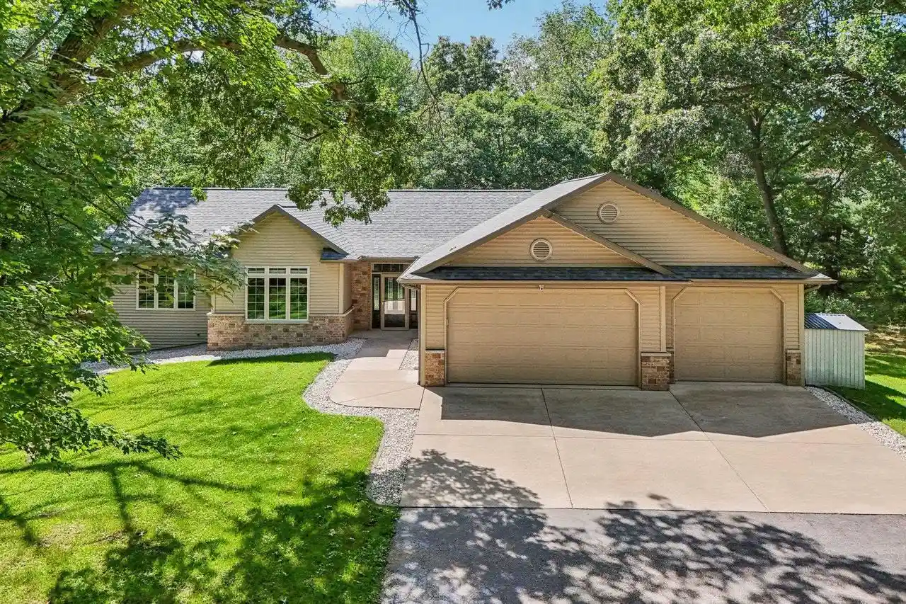 Photo 1 of Single family home for sale at E10085 W Buck Bay Bay, Reedsburg, WI 53959 | MLS# 2025559 | Listing updated on 2026-09-14