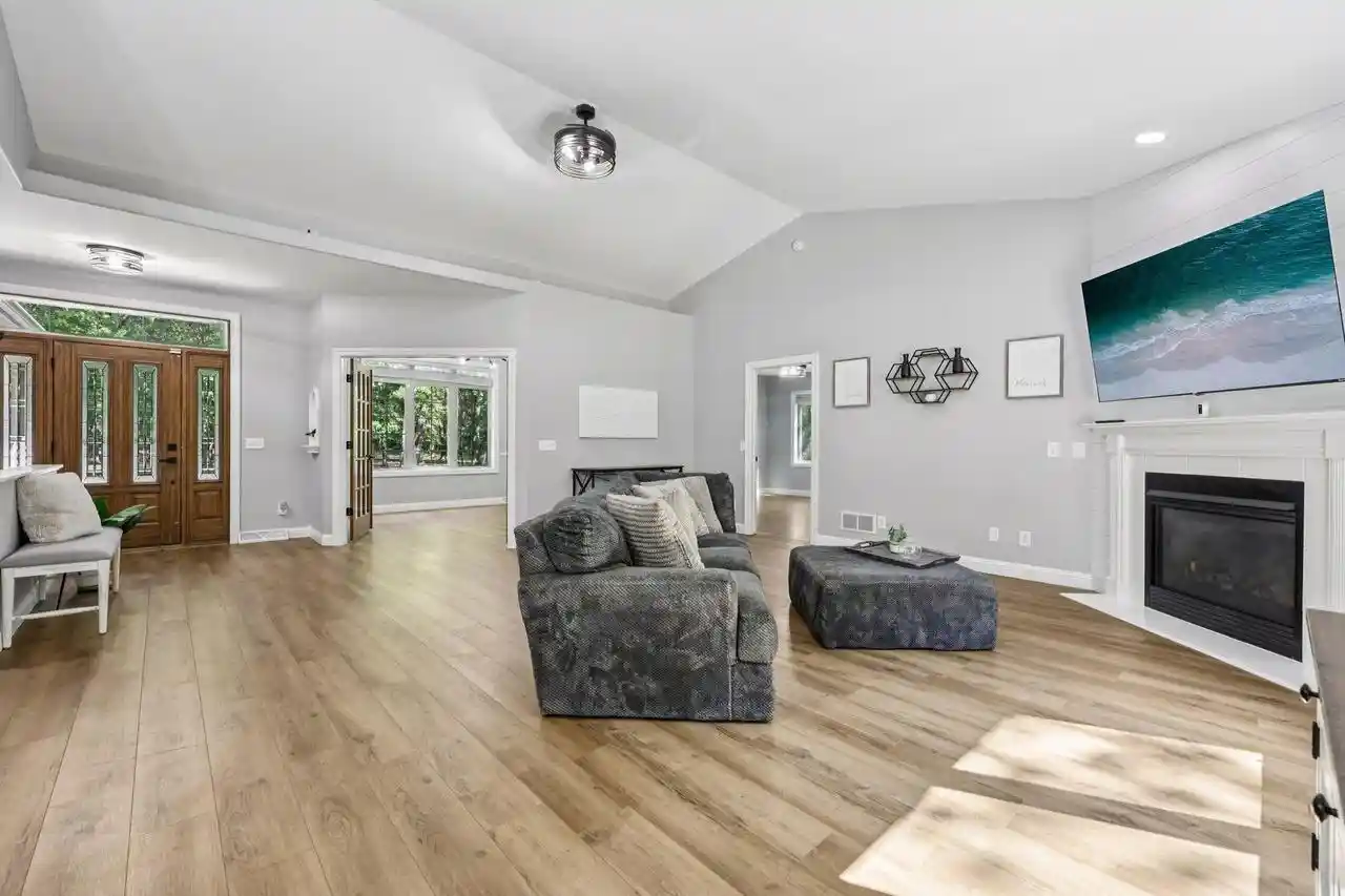 Photo 4 of Single family home for sale at E10085 W Buck Bay Bay, Reedsburg, WI 53959 | MLS# 2025559 | Listing updated on 2026-09-14