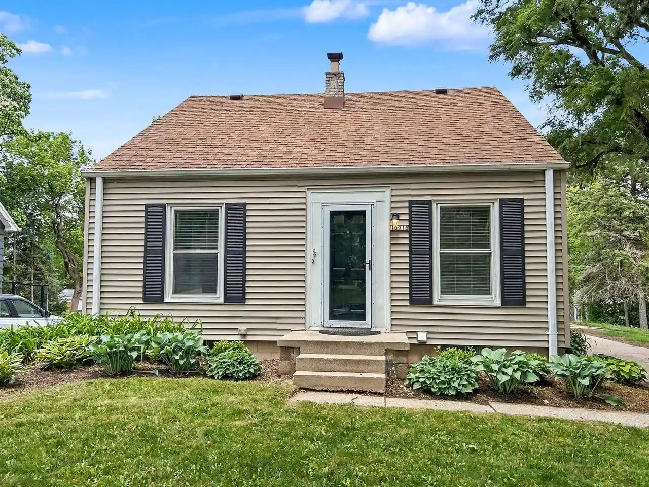 Homes for sale in Wauwatosa, WI | 10918 W Wells Street Street, Wauwatosa, WI 53226 | MLS# 1966686