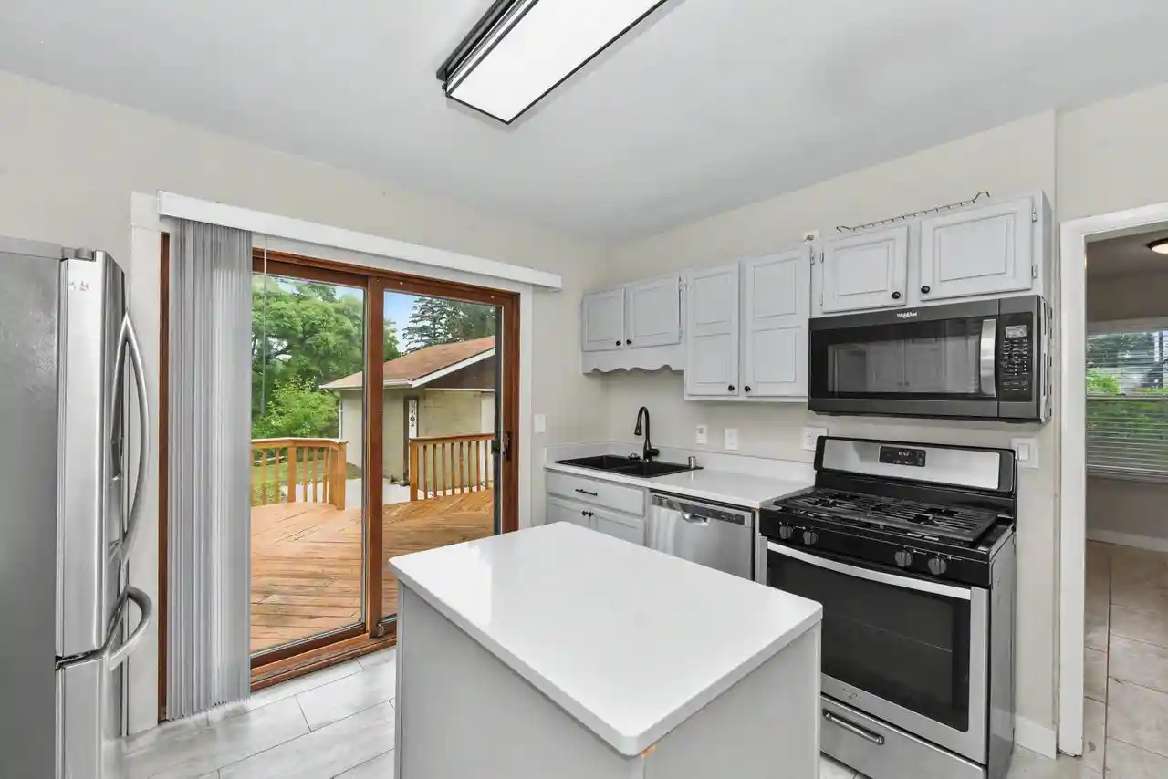 Homes for sale in Wauwatosa, WI | 10918 W Wells Street Street, Wauwatosa, WI 53226 | MLS# 1966686