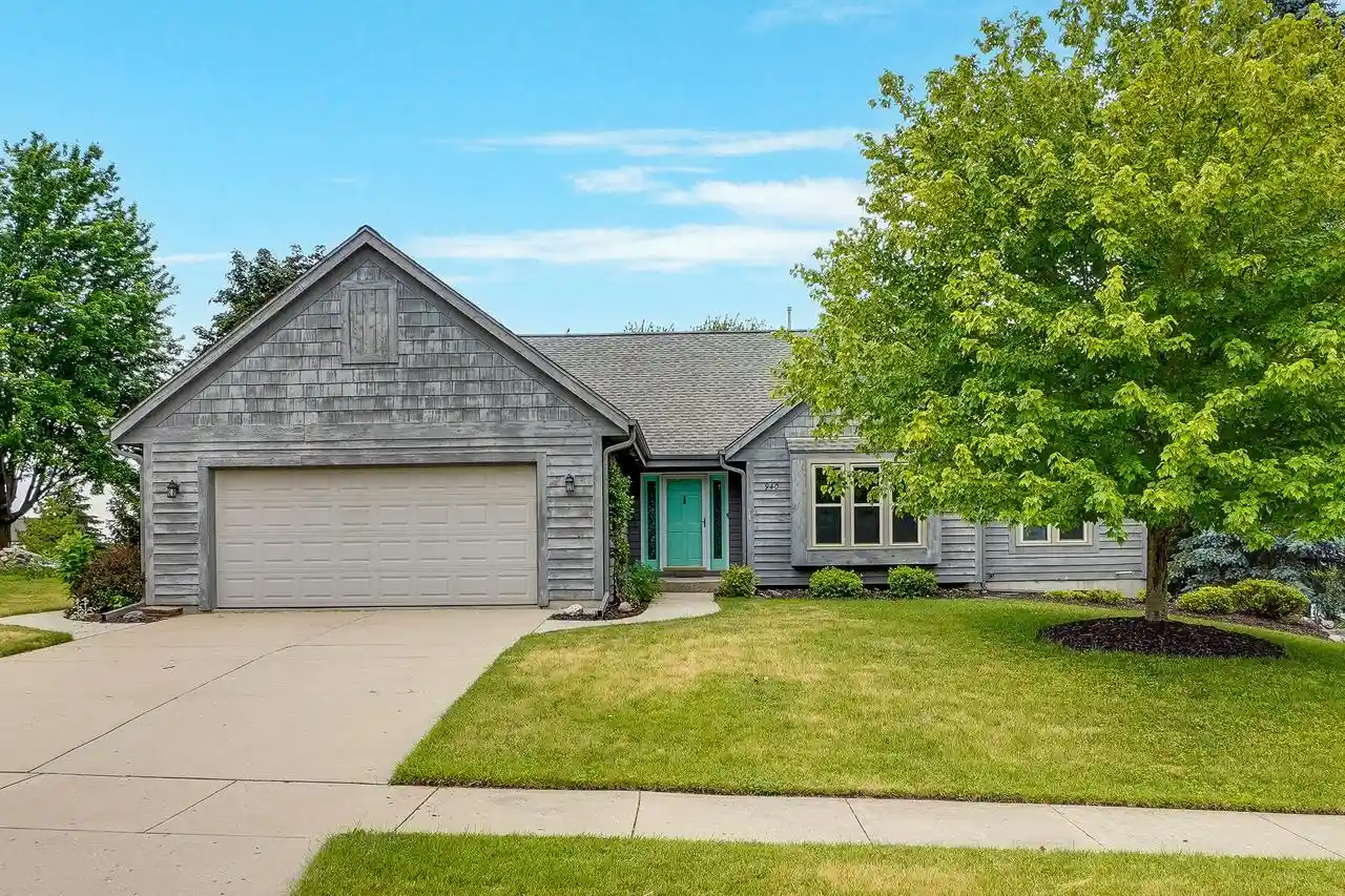 1st image of 940 Bartlett Dr Dr, Oconomowoc, WI 53066 | MLS# 1966689