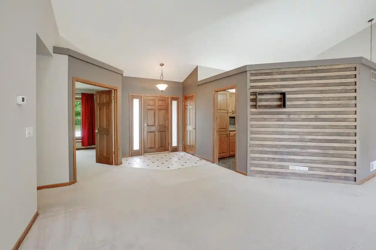 2nd image of 940 Bartlett Dr Dr, Oconomowoc, WI 53066 | MLS# 1966689