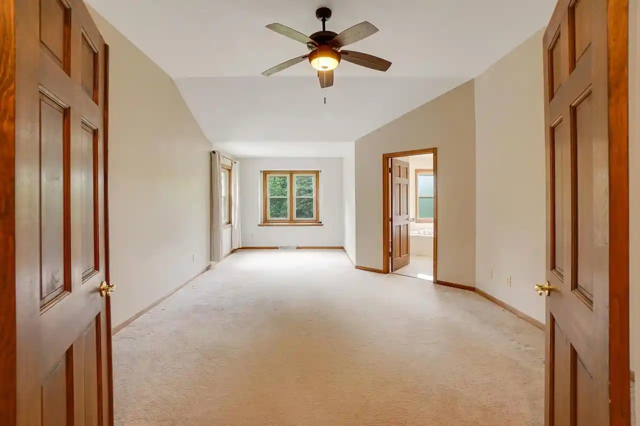 3rd image of 940 Bartlett Dr Dr, Oconomowoc, WI 53066 | MLS# 1966689