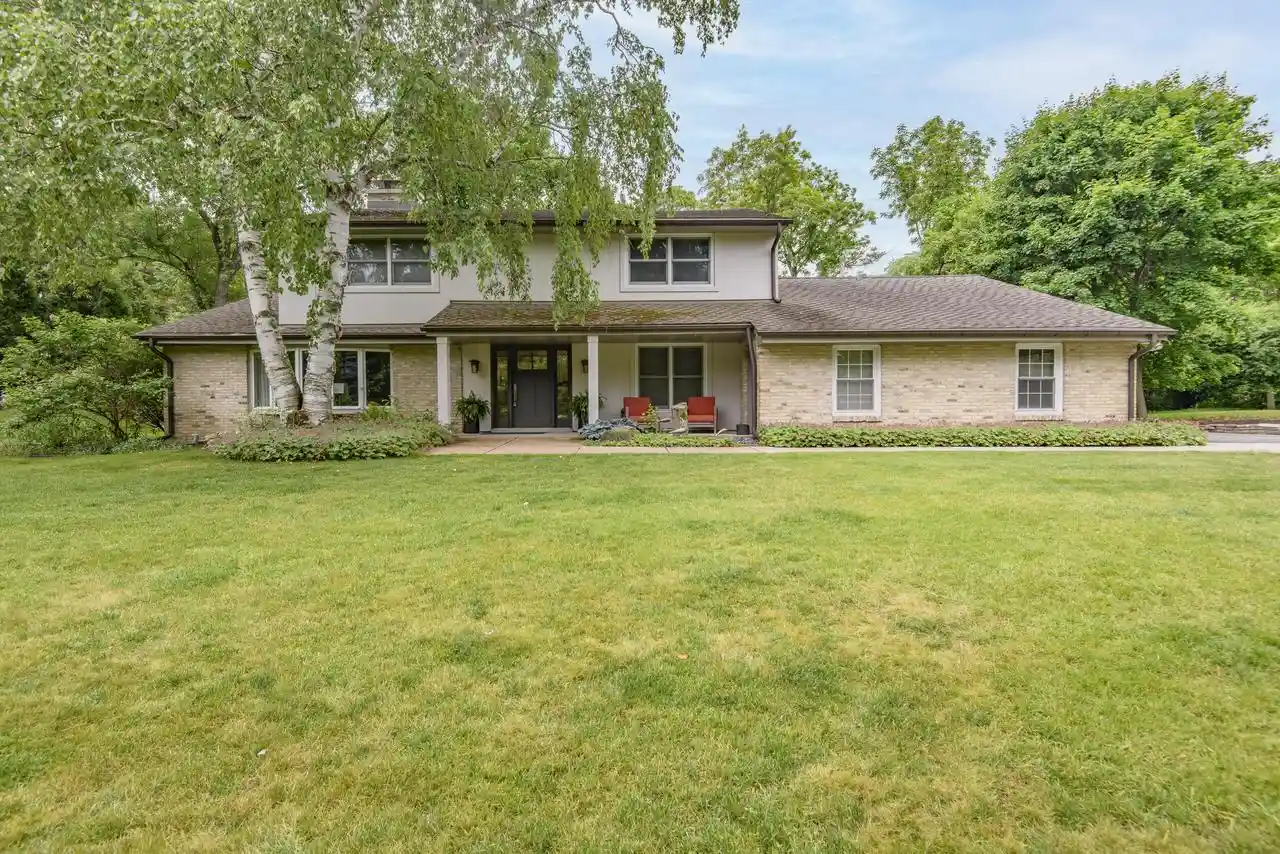 3rd image of 1405 Victoia Circle N Circle N, Elm Grove, WI 53122 | MLS# 1966699