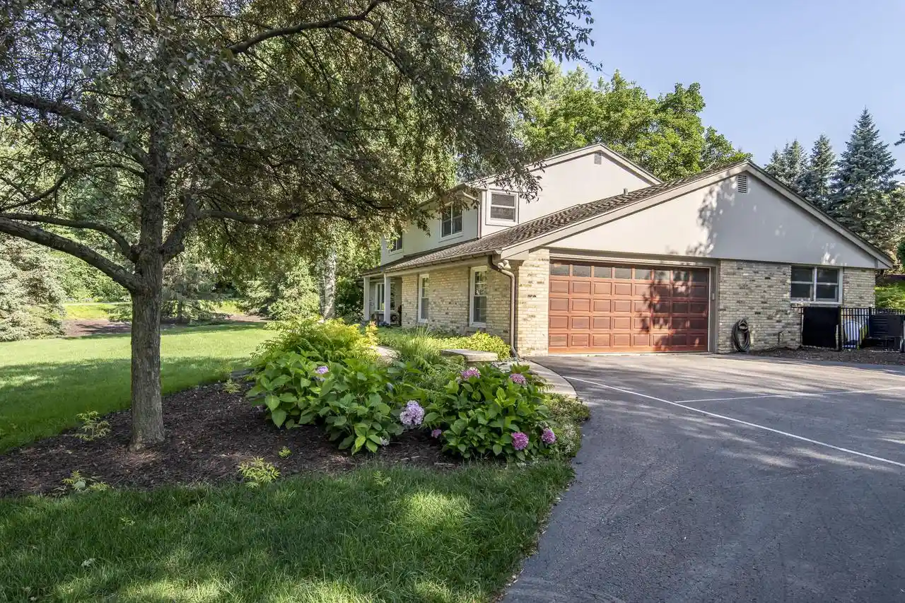 5th image of 1405 Victoia Circle N Circle N, Elm Grove, WI 53122 | MLS# 1966699