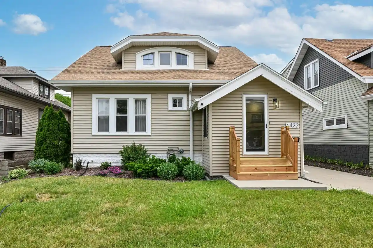 Homes for sale in Wauwatosa, WI | 6422 W North Avenue Avenue, Wauwatosa, WI 53213 | MLS# 1966701