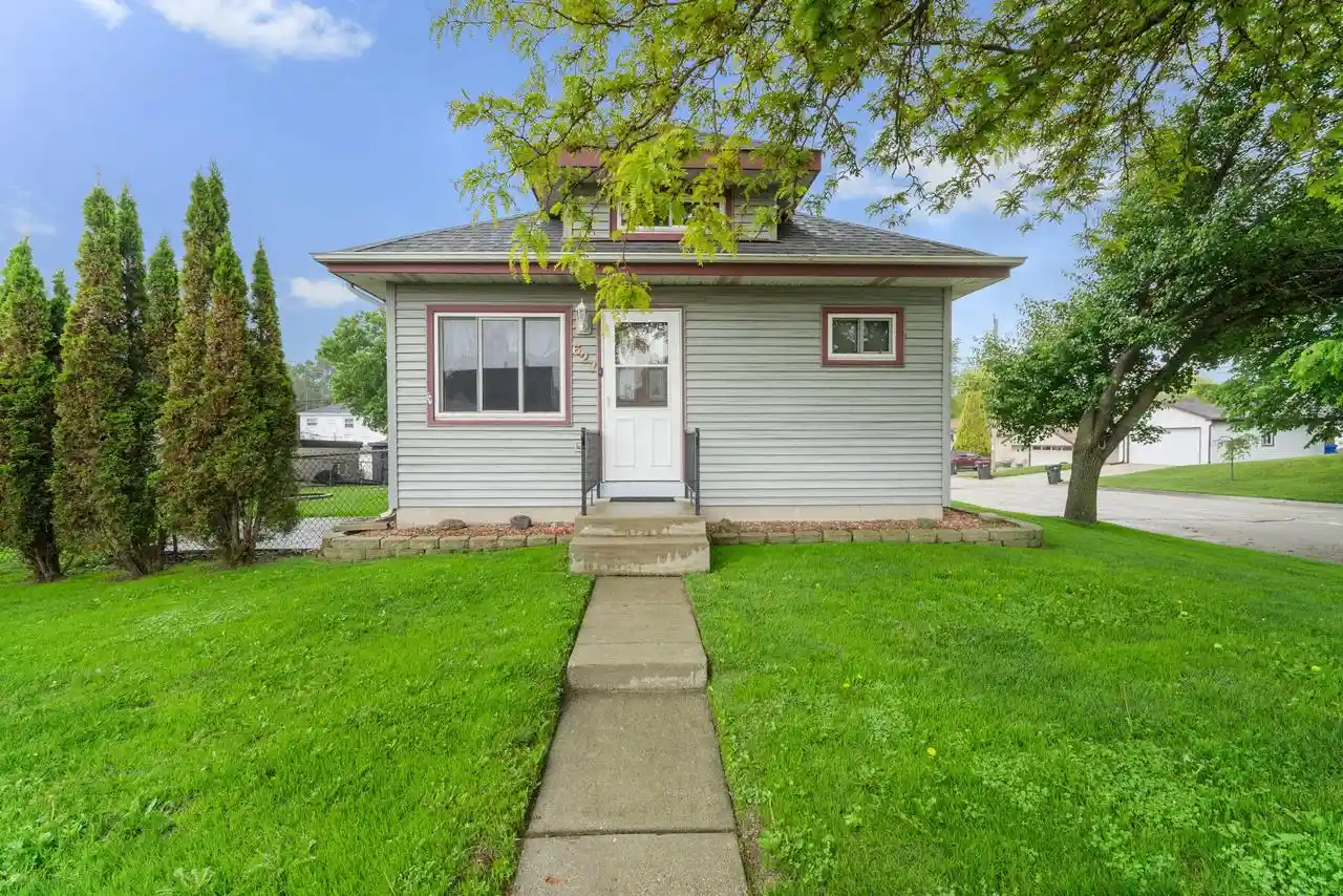 Homes for sale in South Milwaukee, WI | 627 Blake Avenue Avenue, South Milwaukee, WI 53172 | MLS# 1966714