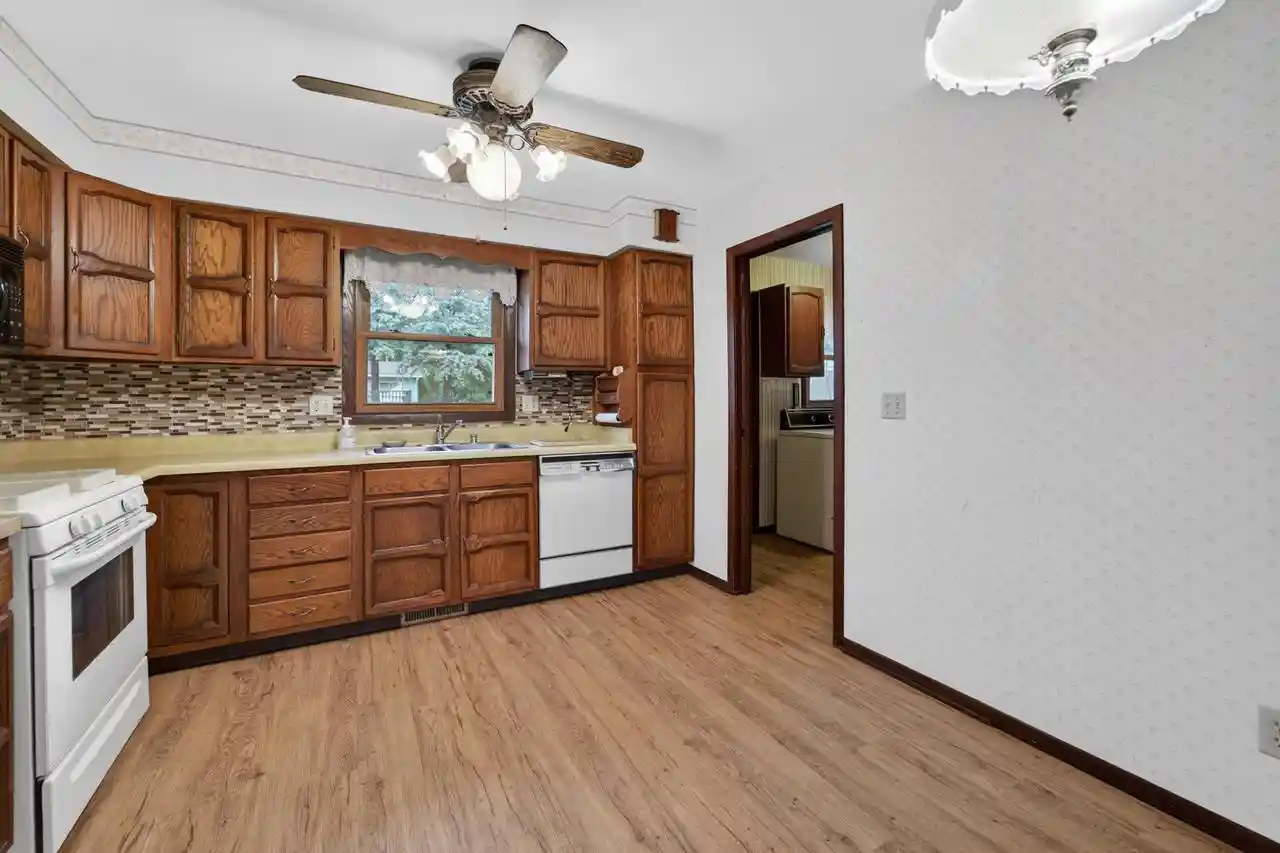 3rd image of 1302 E Garfield Street Street, Mount Horeb, WI 53572 | MLS# 2025591