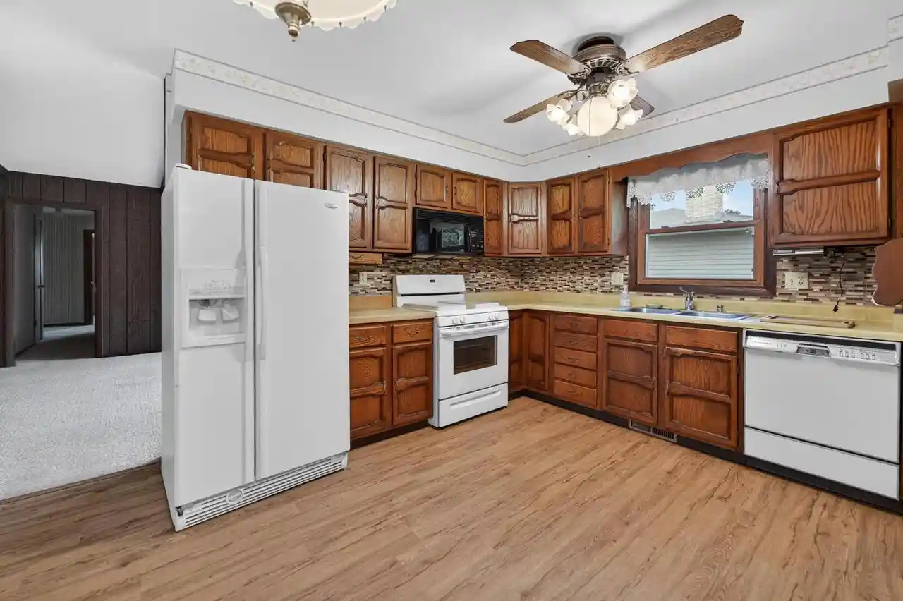 5th image of 1302 E Garfield Street Street, Mount Horeb, WI 53572 | MLS# 2025591