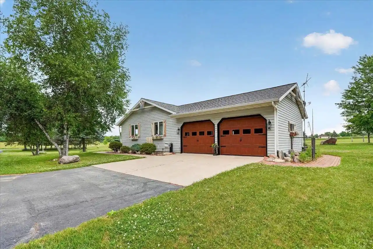 Photo 1 of Single family home for sale at W8127 Dumke Road Road, Portage, WI 53901 | MLS# 2025590 | Listing updated on 2026-08-19