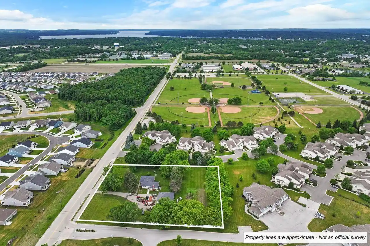 Photo 4 of Single family home for sale at 1201 E Townline Road Road, Lake Geneva, WI 53147 | MLS# 1966768 | Listing updated on 2026-09-08