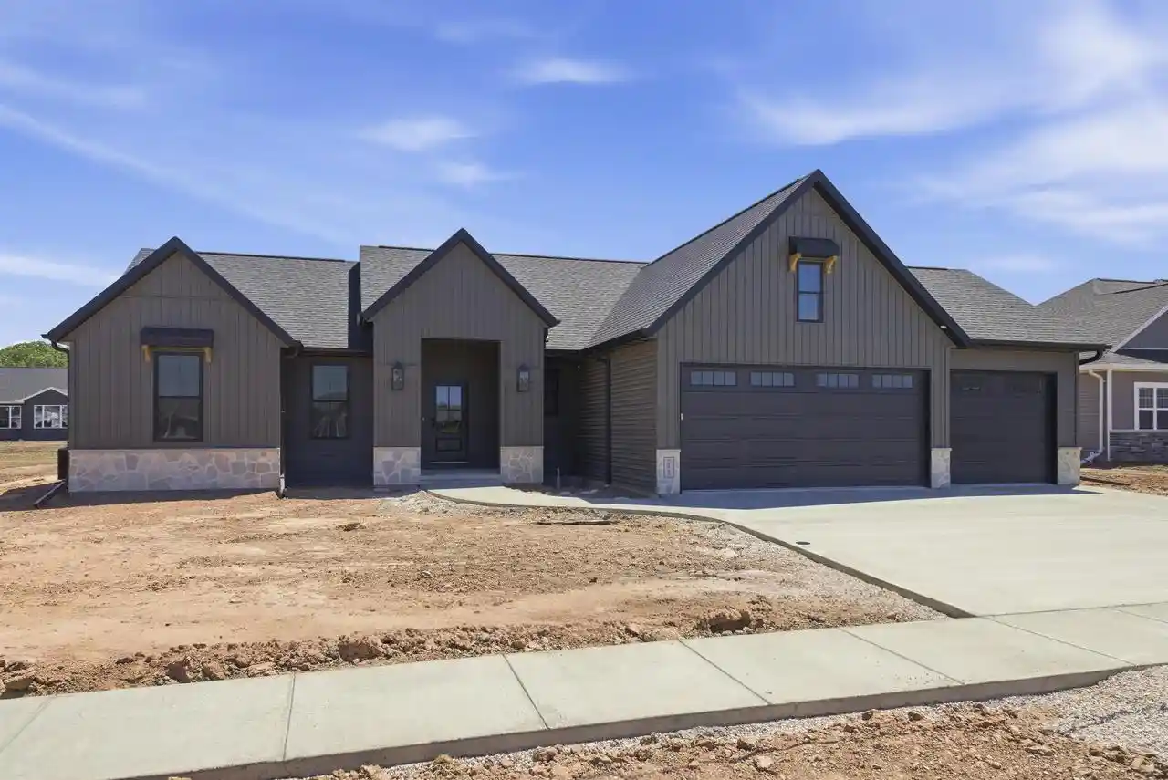Homes for sale in Menasha, WI | N8860 Killarney Way Way, Menasha, WI 54952 | MLS# 50327221