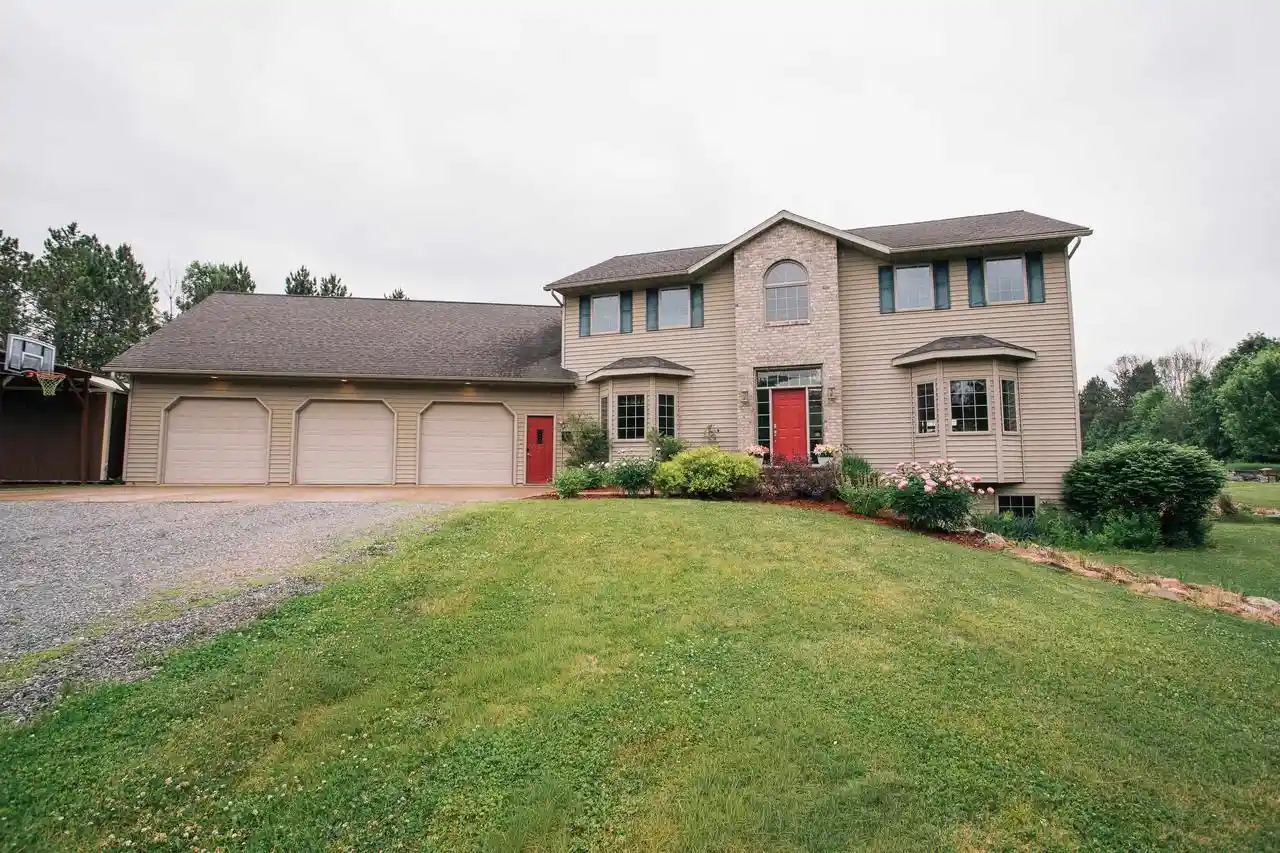 Photo 1 of Single family home for sale at W5798 Rolling Hills Dr Dr, Neillsville, WI 54456 | MLS# 22602632 | Listing updated on 2026-06-15
