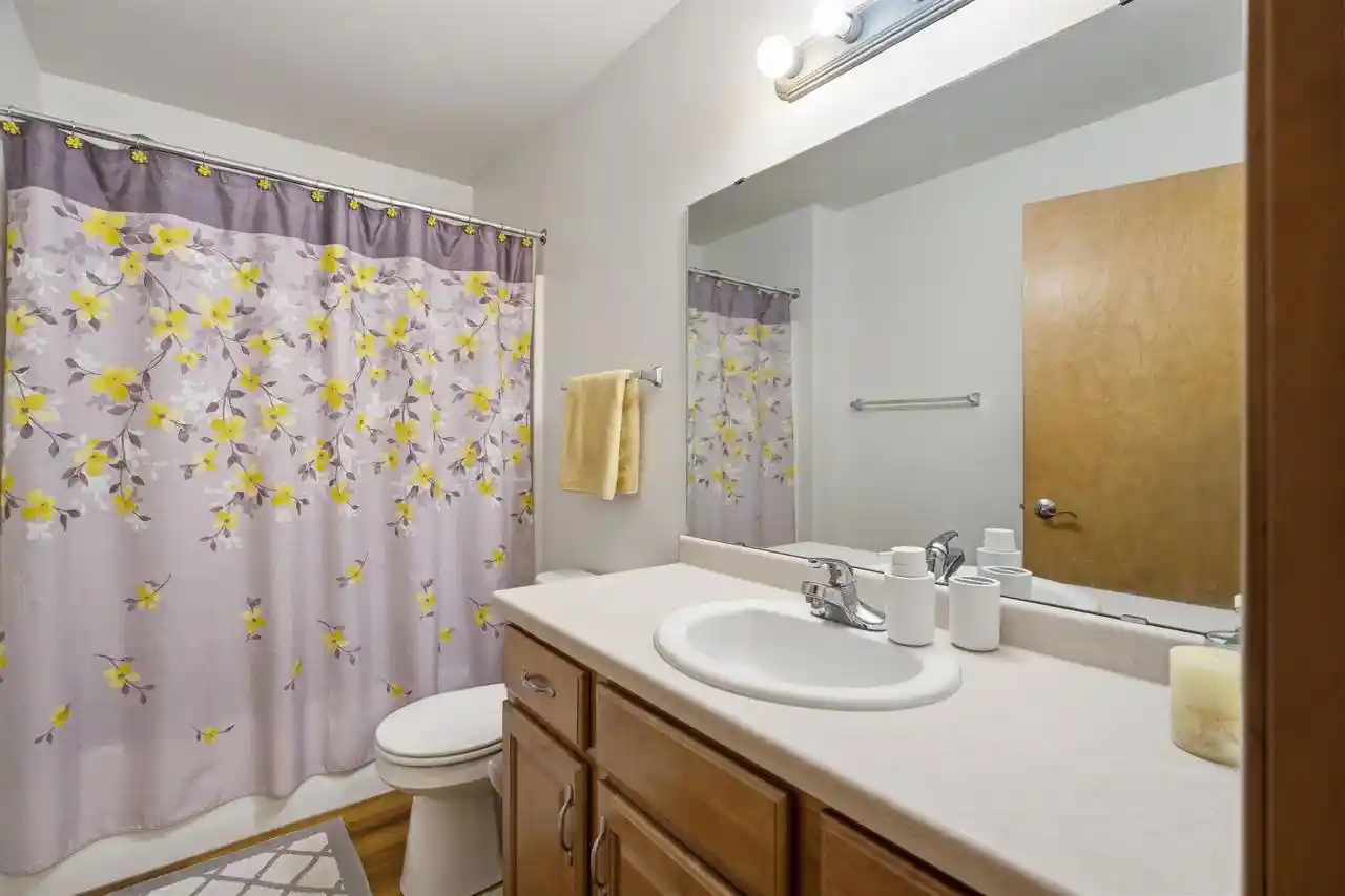 Listing Photo 4 - Condo for sale in building located at 2127 Royal Crest Cir Cir, Green Bay, WI 54311 - Unit #3