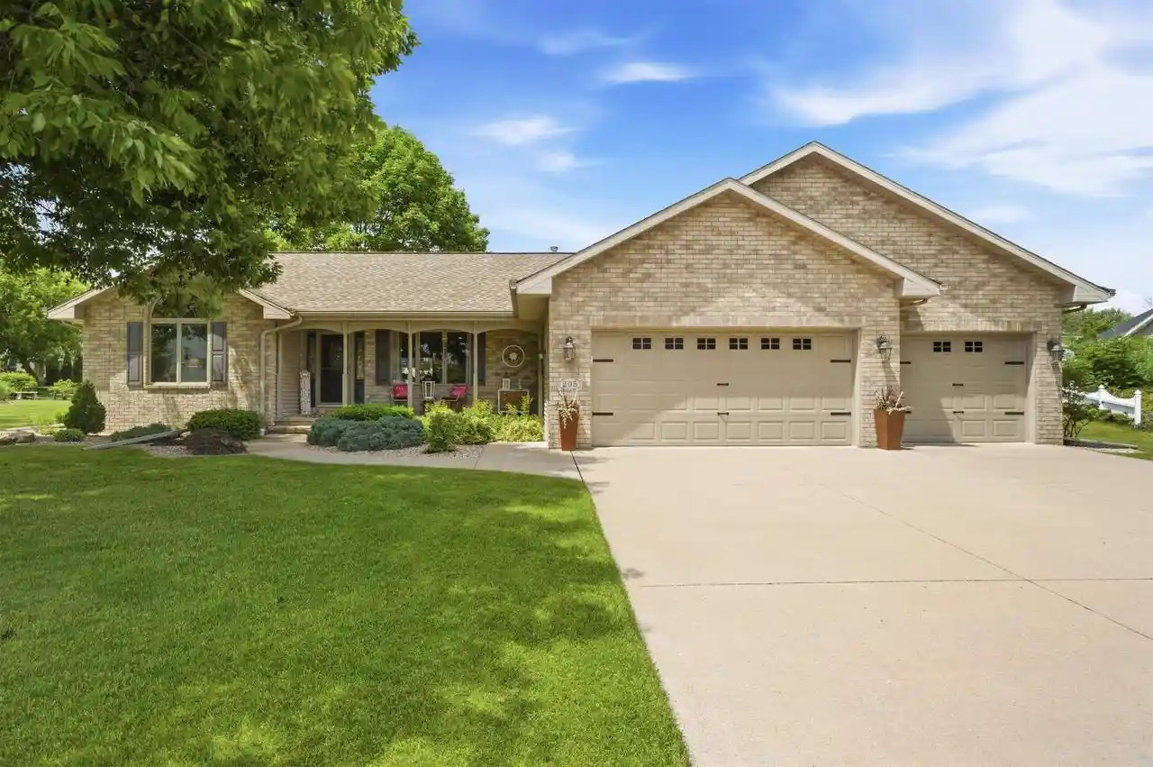 Homes for sale in Hortonville, WI | 205 Oak Knoll Court Court, Hortonville, WI 54944 | MLS# 50327228