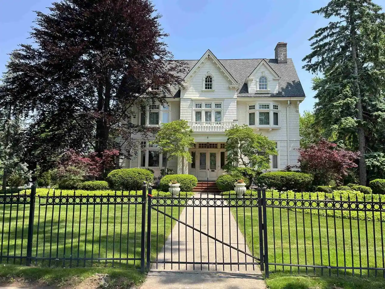 1st image of 402 E Wisconsin Avenue Avenue, Neenah, WI 54956 | MLS# 50327245