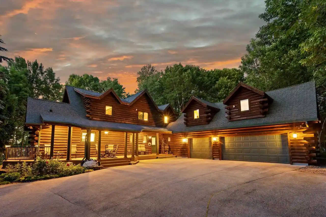 2nd image of 19 Hickory Dr Dr, Random Lake, WI 53075 | MLS# 1966804