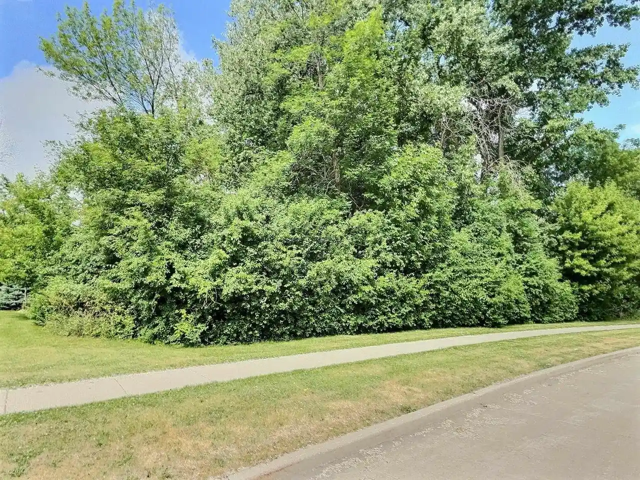 Homes for sale in Oshkosh, WI | 1070 Zacher Dr Dr, Oshkosh, WI 54901 | MLS# 50327271