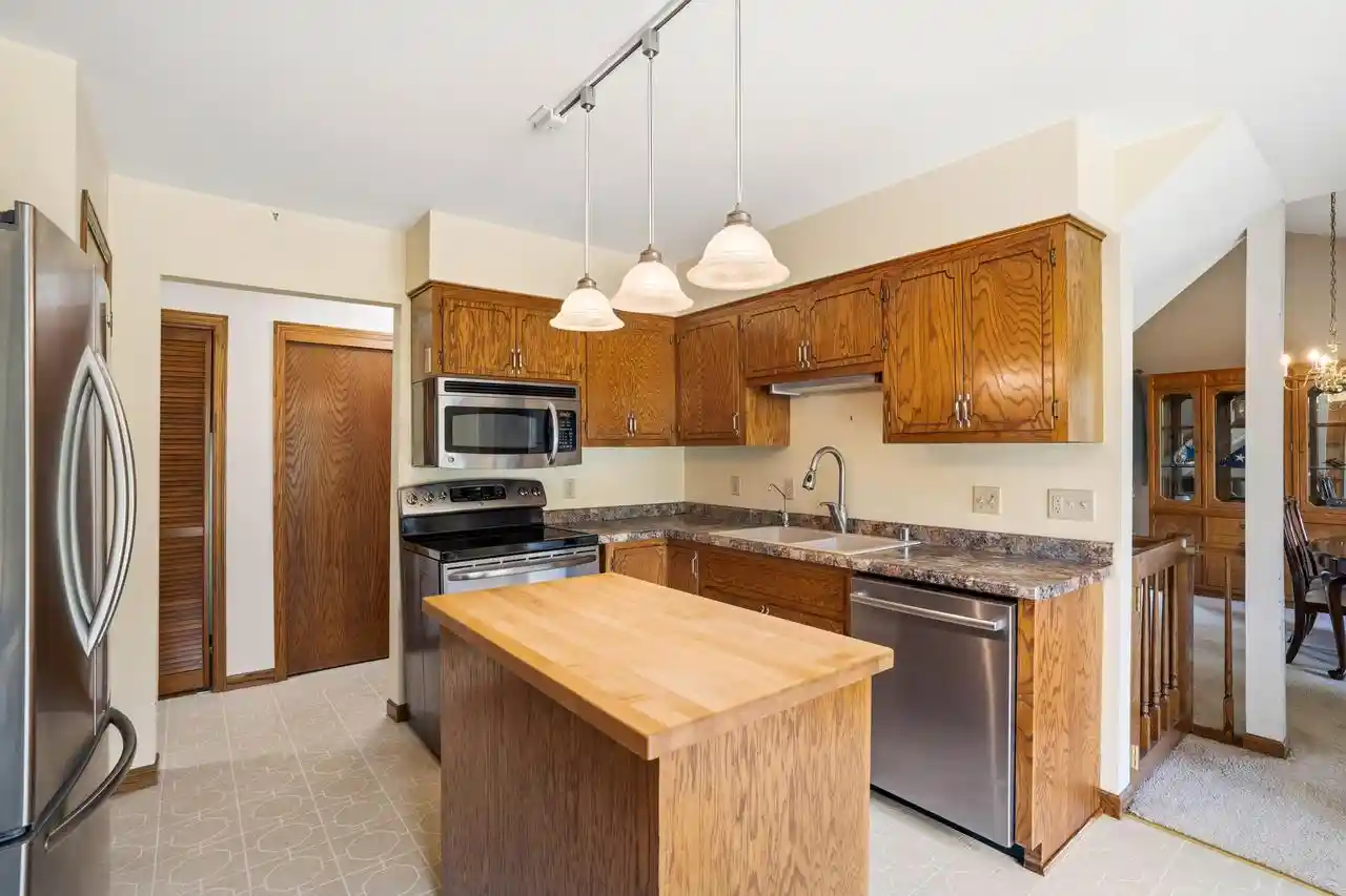 Photo 3 of Condo for sale at 5413 Somerset Lane S Lane S, Milwaukee, WI 53221 | MLS# 1966840 | Listing updated on 2026-08-19