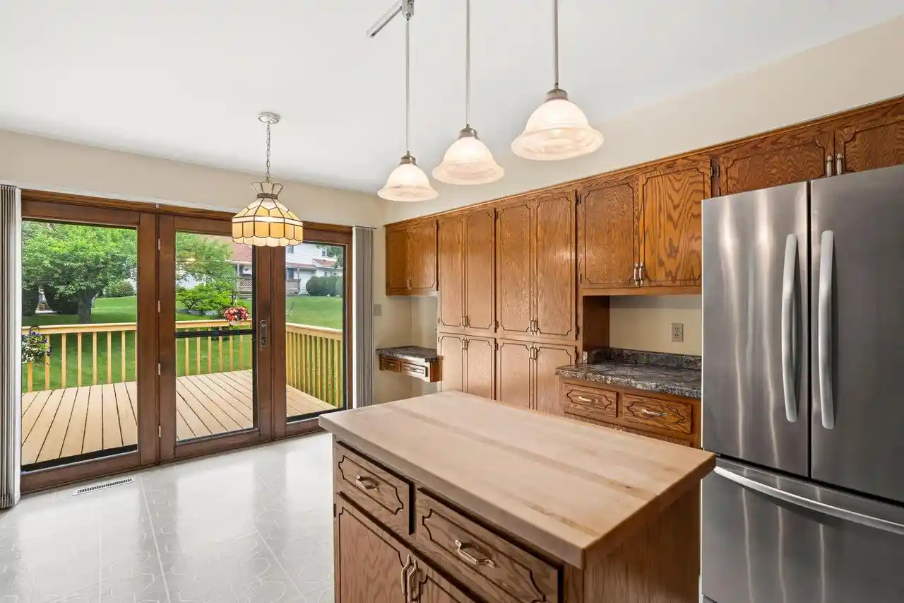 Homes for sale in Greenfield, WI | 5413 Somerset Lane S Lane S, Greenfield, WI 53221 | MLS# 1966840