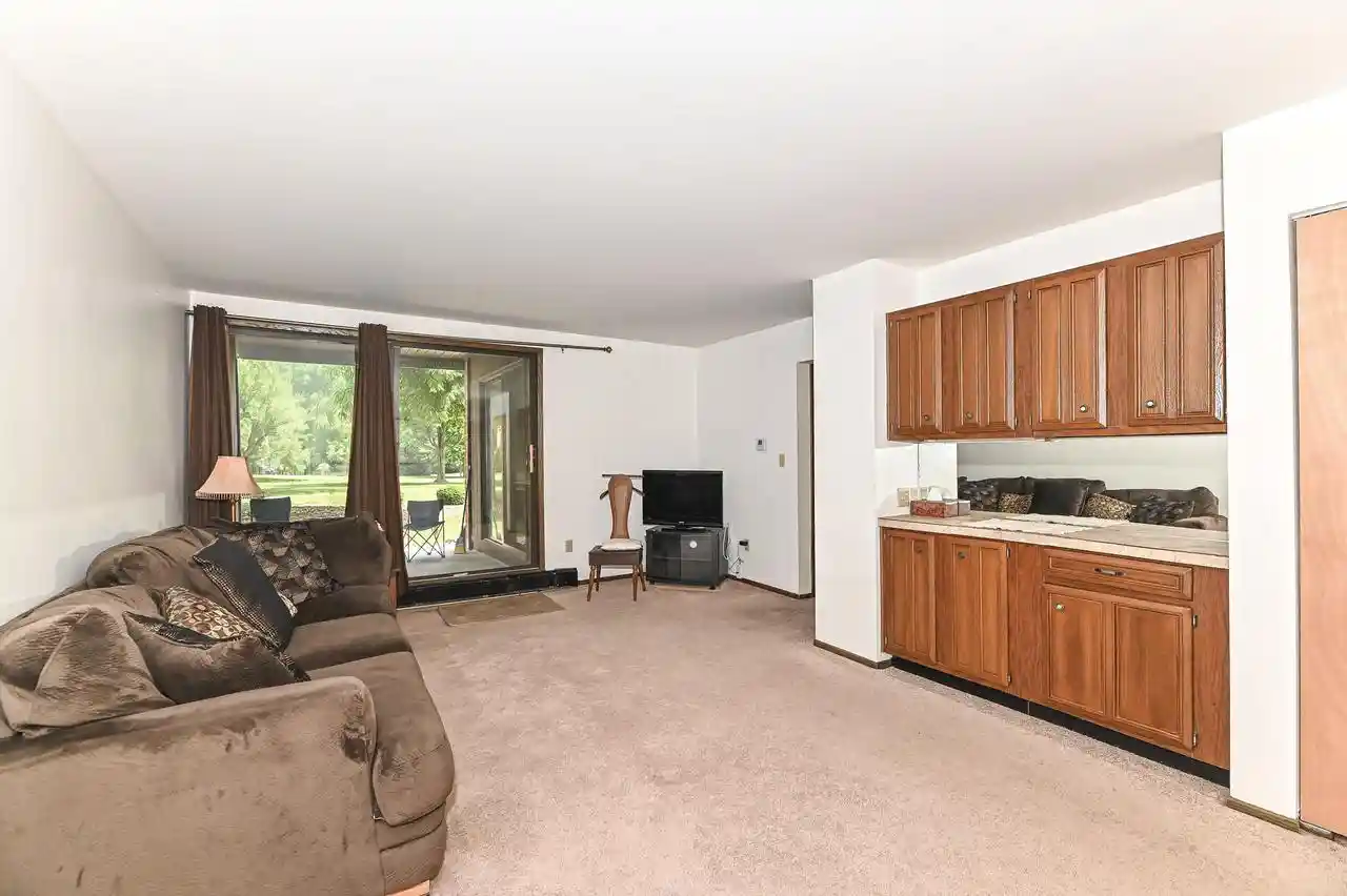 Homes for sale in Greenfield, WI | 6100 W Stonehedge Drive Drive, Greenfield, WI 53220 | Houzeo