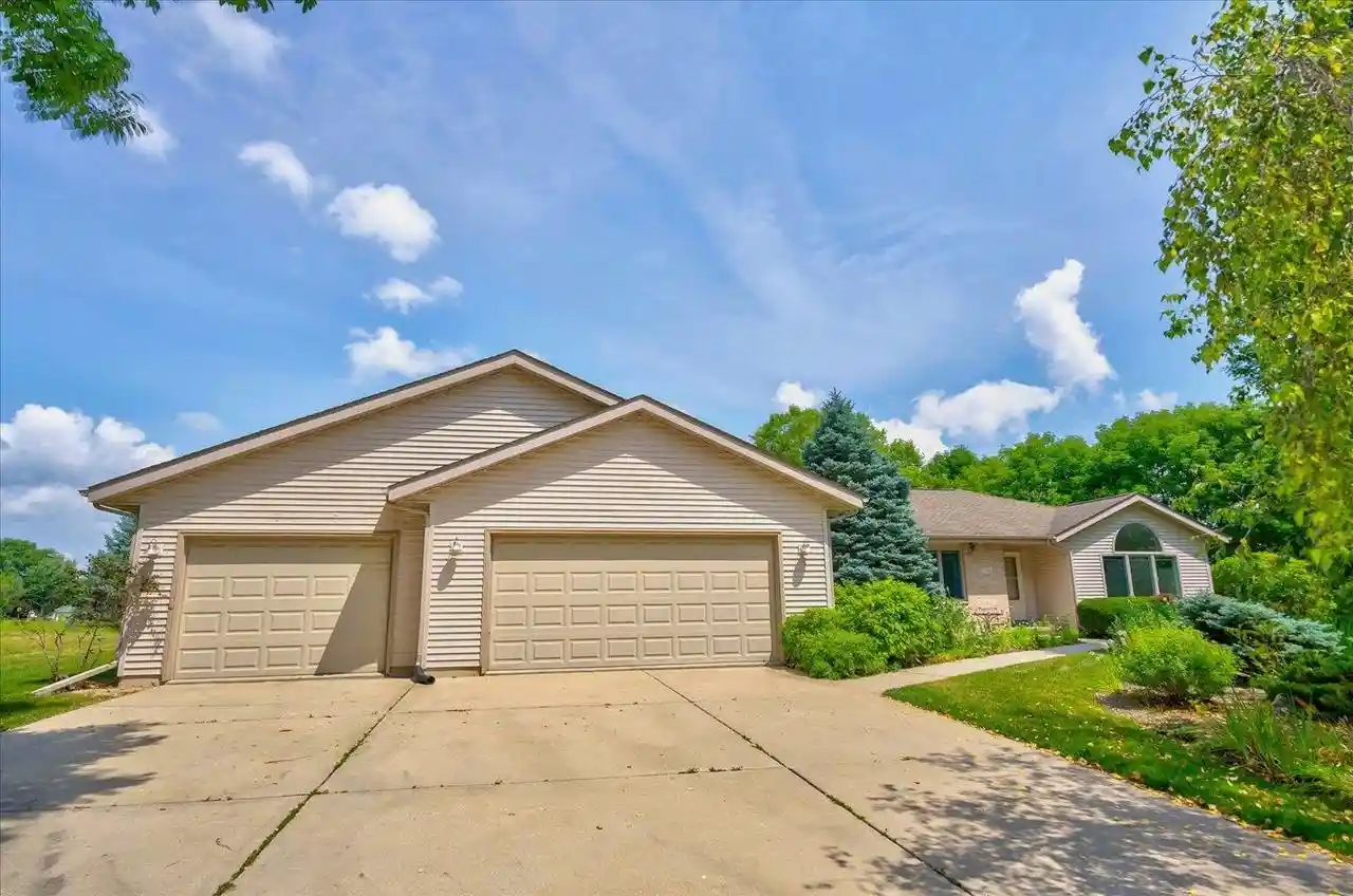 Photo 3 of Sale Pending at 2 Snowflake Court Court, Madison, WI 53719 | MLS# 2025633 | Listing updated on 2026-09-11