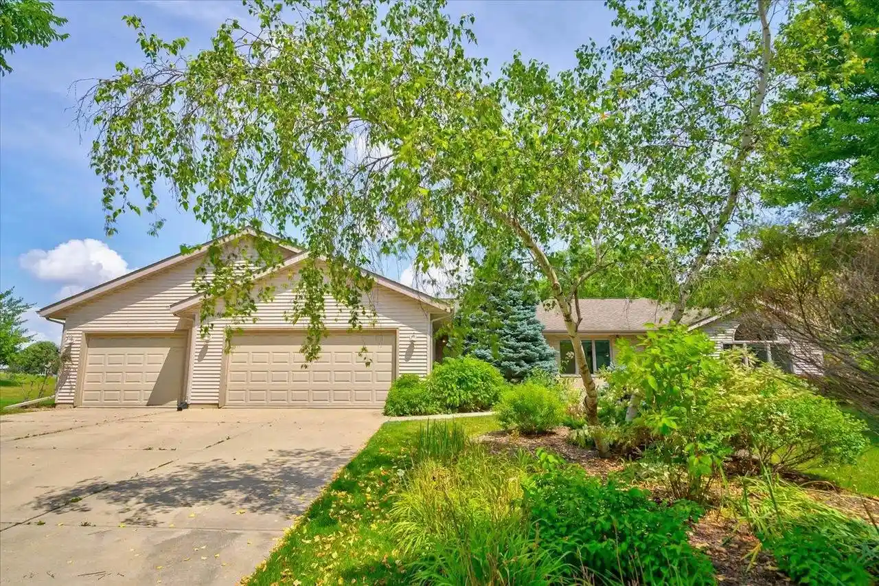 Photo 3 of Sale Pending at 2 Snowflake Court Court, Madison, WI 53719 | MLS# 2025633 | Listing updated on 2026-09-11