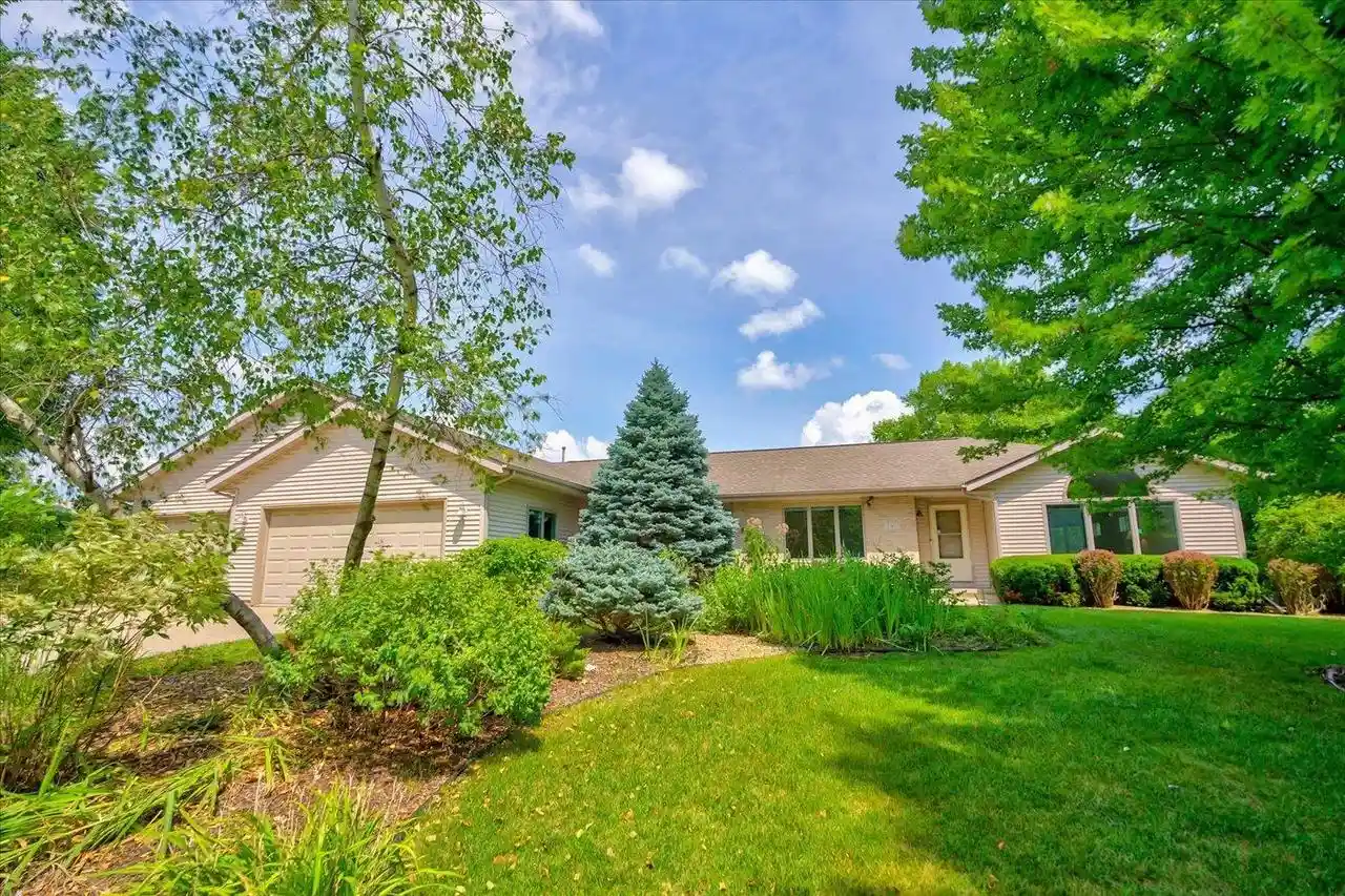 Photo 4 of Sale Pending at 2 Snowflake Court Court, Madison, WI 53719 | MLS# 2025633 | Listing updated on 2026-09-11