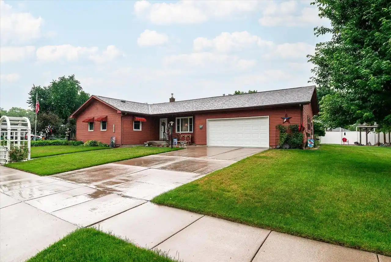 1st image of 1003 Elm Street S Street S, La Crescent, MN 55947 | MLS# 1966863