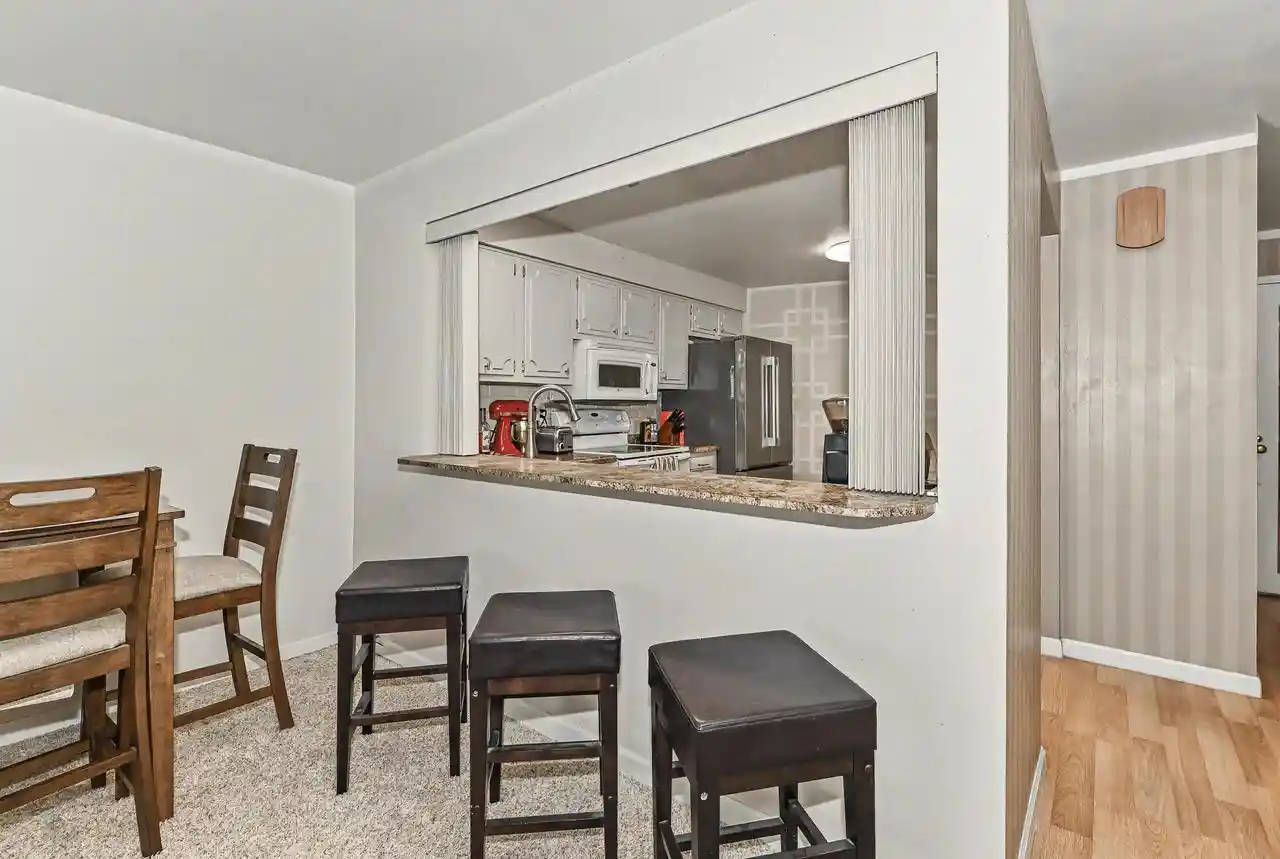Homes for sale in Milwaukee, WI | 2525 S Shore Dr Dr #15B, Milwaukee, WI 53207 | MLS# 1966866