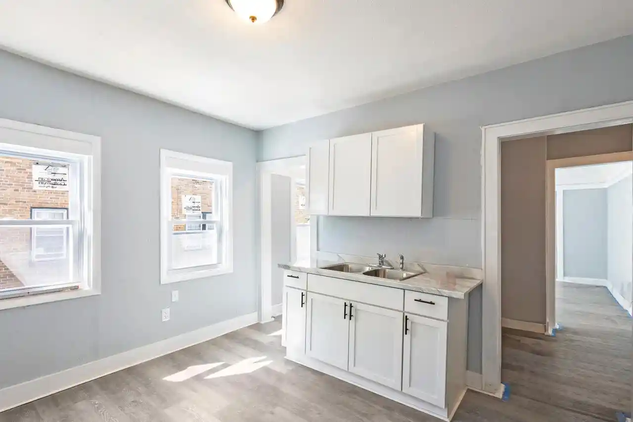 3rd image of 4266 W Highland Blvd Blvd, Milwaukee, WI 53208