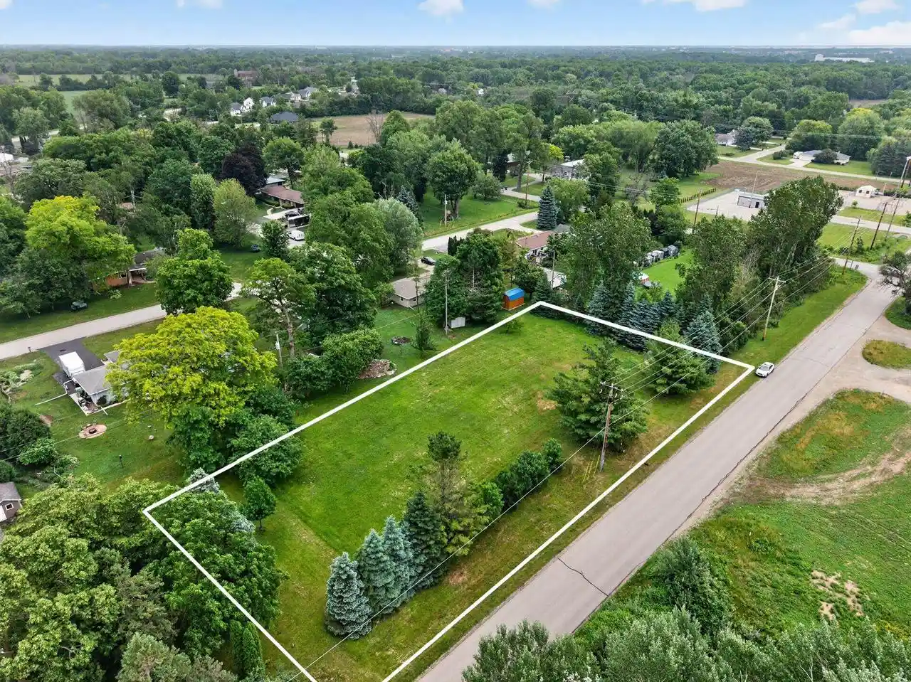 Homes for sale in Neenah, WI | 2520 Breezewood Lane Lane, Neenah, WI 54956 | MLS# 50327315