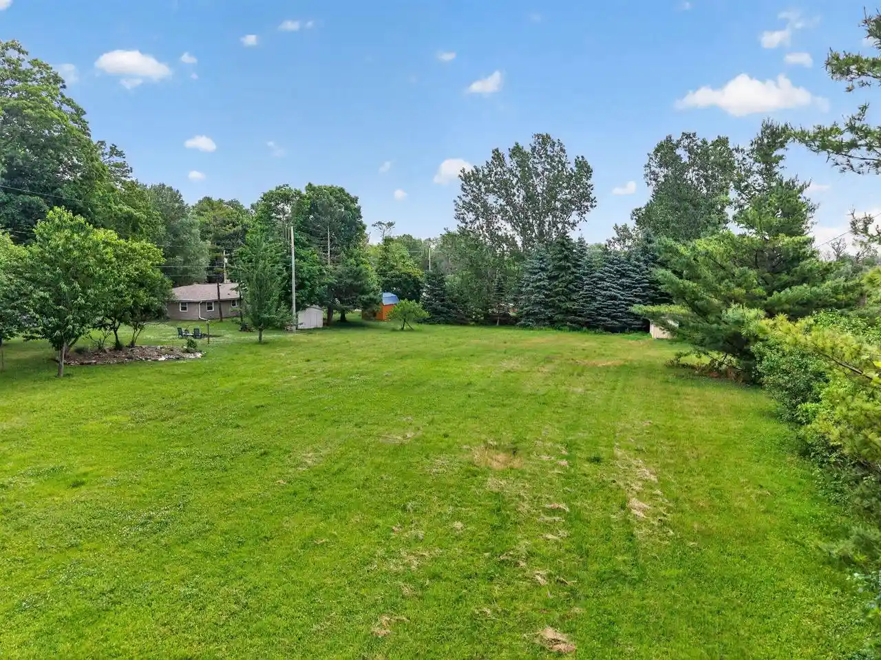 Homes for sale in Neenah, WI | 2520 Breezewood Lane Lane, Neenah, WI 54956 | MLS# 50327315