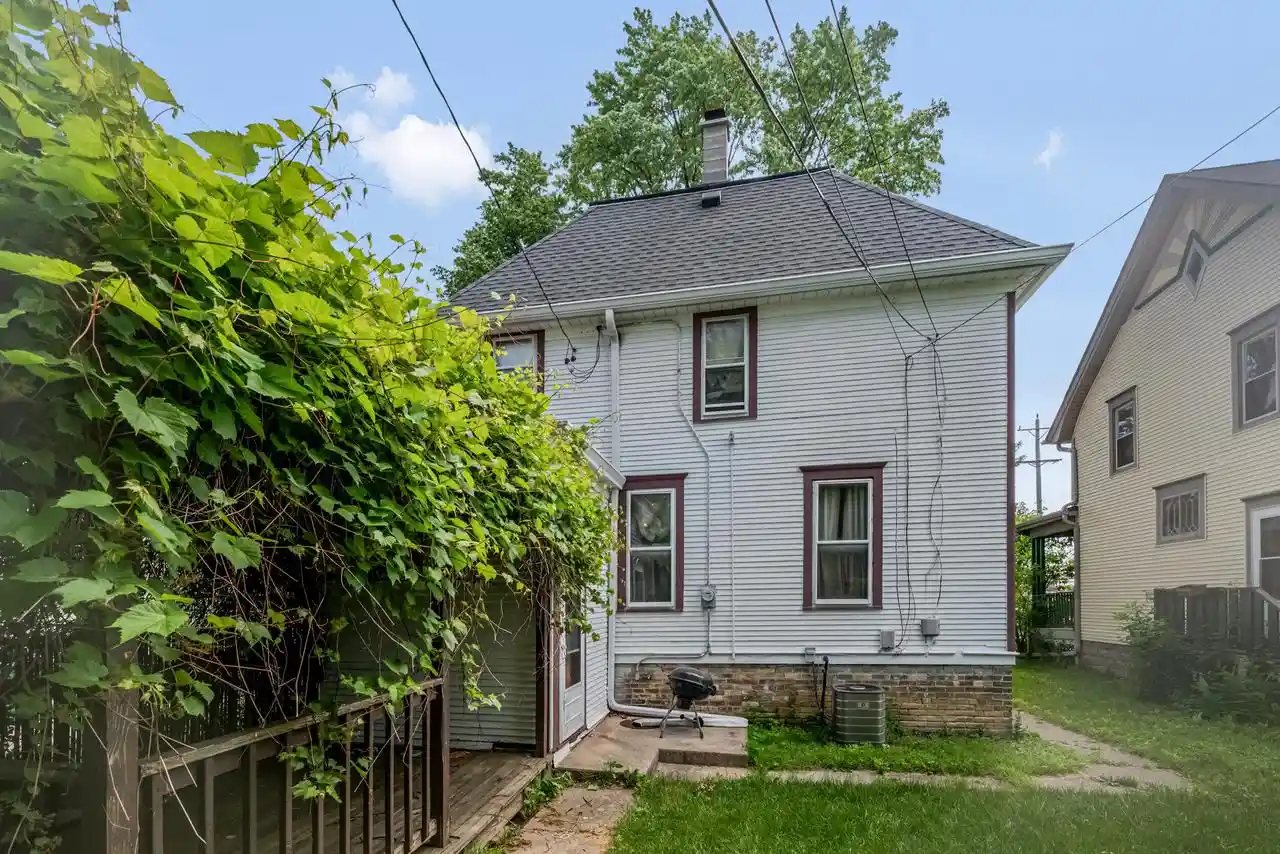 Homes for sale in Racine, WI | 1648 Boyd Avenue Avenue, Racine, WI 53405 | MLS# 1966899