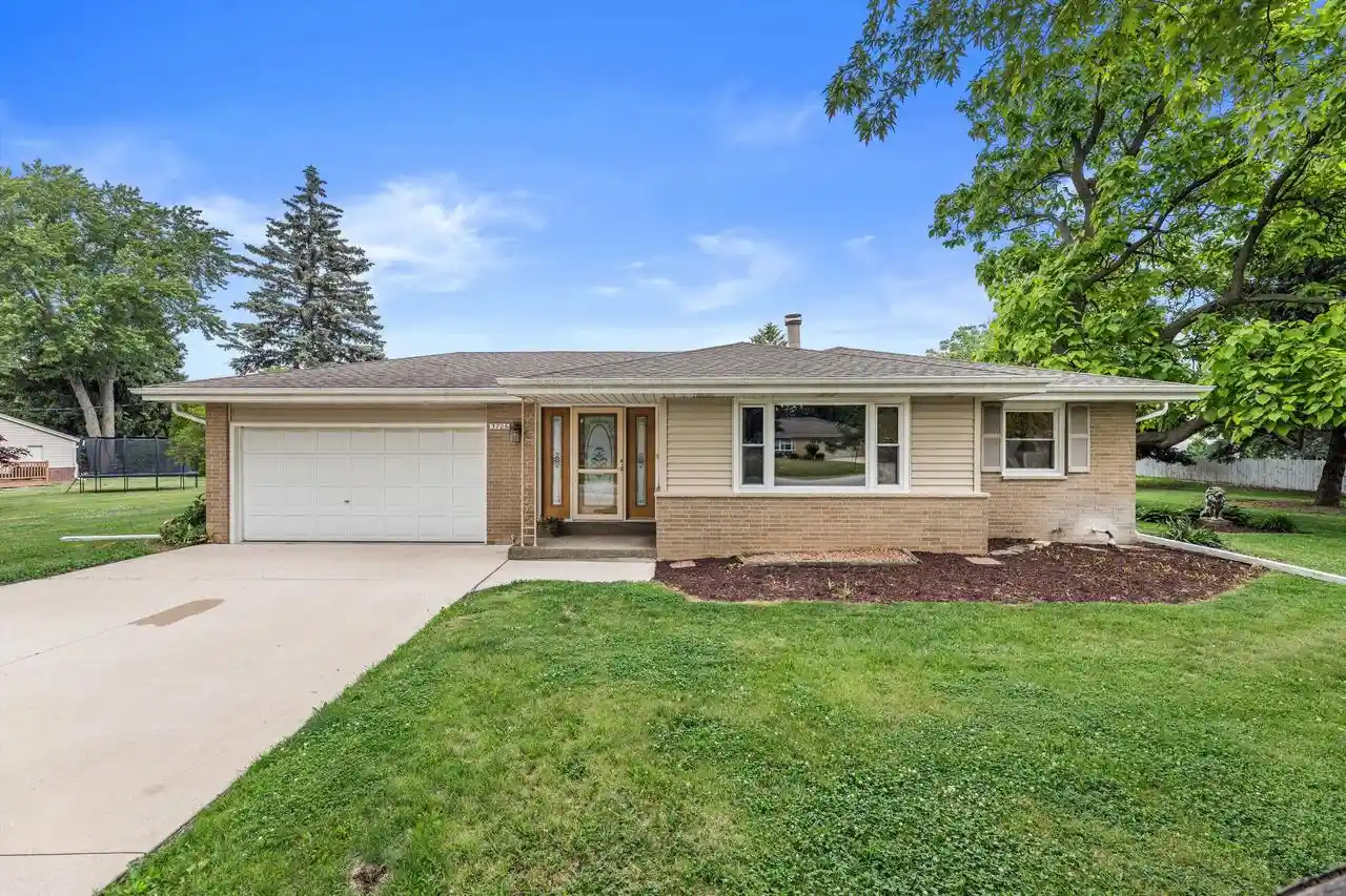 Homes for sale in New Berlin, WI | 3706 S 157th Street Street, New Berlin, WI 53151 | MLS# 1966901
