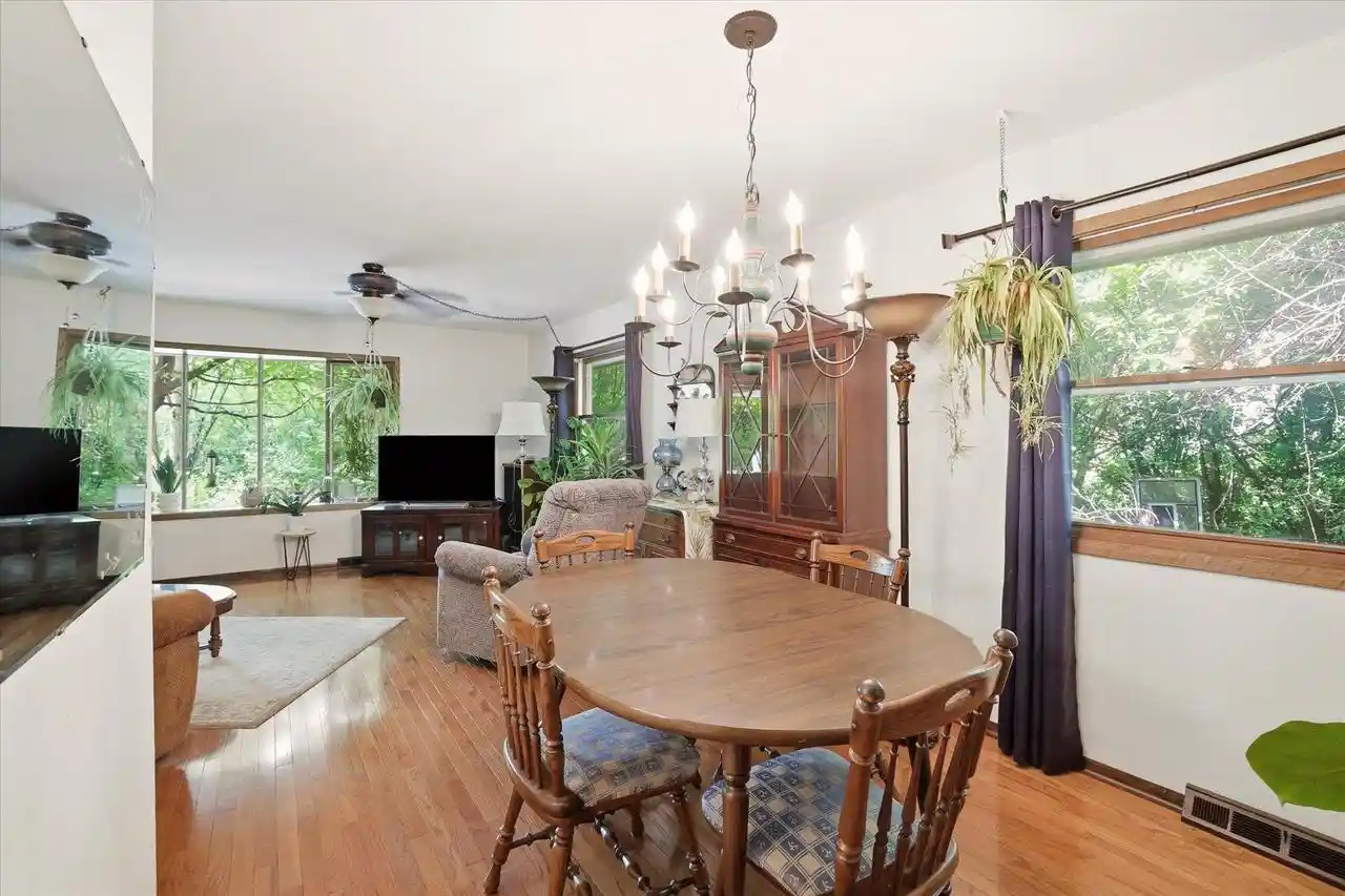 4th image of S85W30520 Stoneridge Dr Dr, Mukwonago, WI 53149 | MLS# 1966917