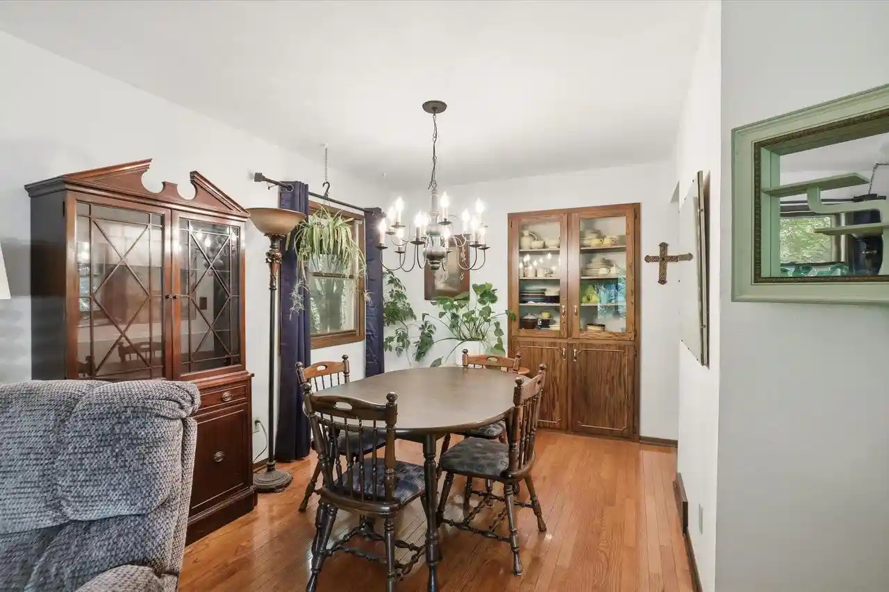5th image of S85W30520 Stoneridge Dr Dr, Mukwonago, WI 53149 | MLS# 1966917