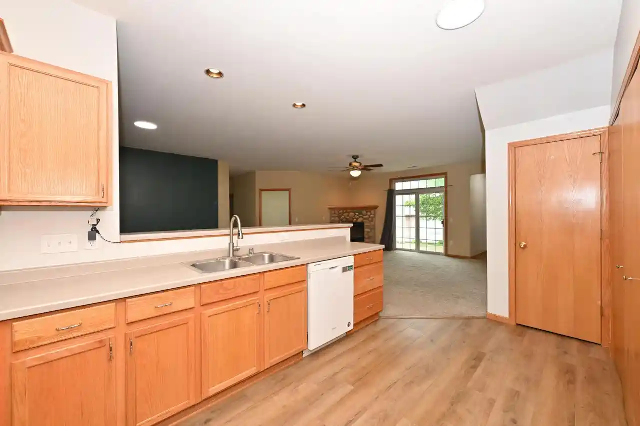 5th image of W241N2533 E Parkway Meadows Circle Circle #2, Pewaukee, WI 53072 | MLS# 1966924