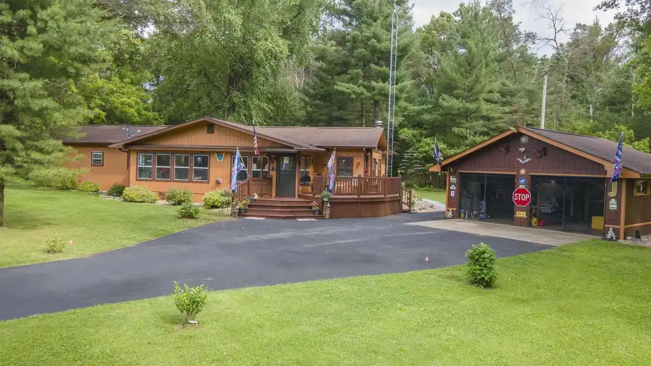 1st image of 1879 Lakeview Dr Dr, Friendship, WI 53934 | MLS# 2025699