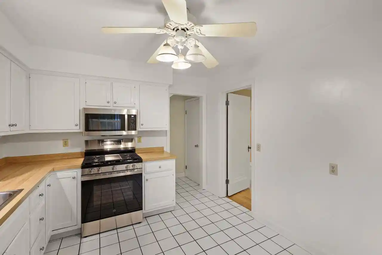 2nd image of 4138 Hiawatha Dr Dr, Madison, WI 53711 | MLS# 2025701