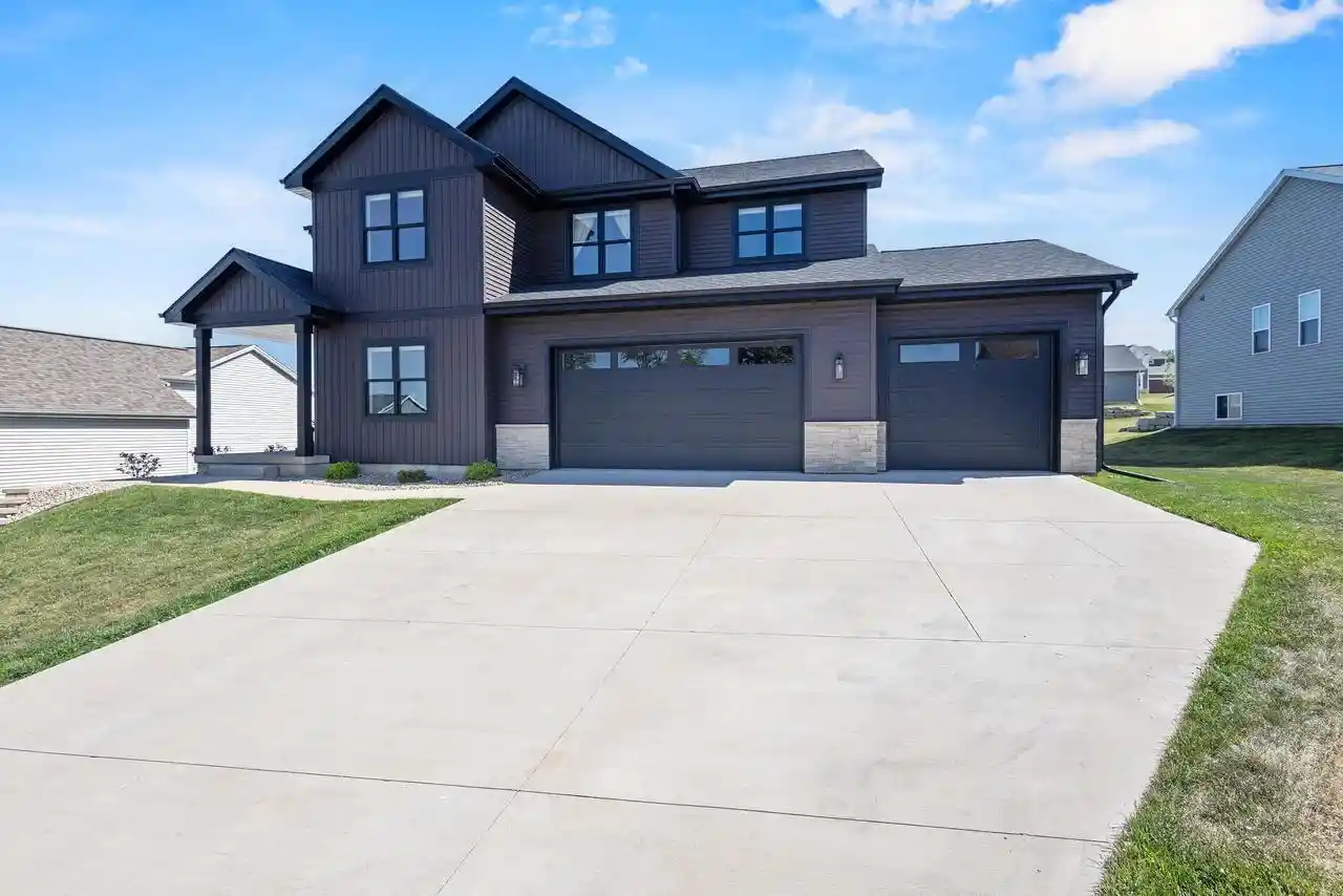 Photo 1 of Sale Pending at 552 Autumn Ridge Court Court, Oregon, WI 53575 | MLS# 2025707 | Listing updated on 2026-06-18