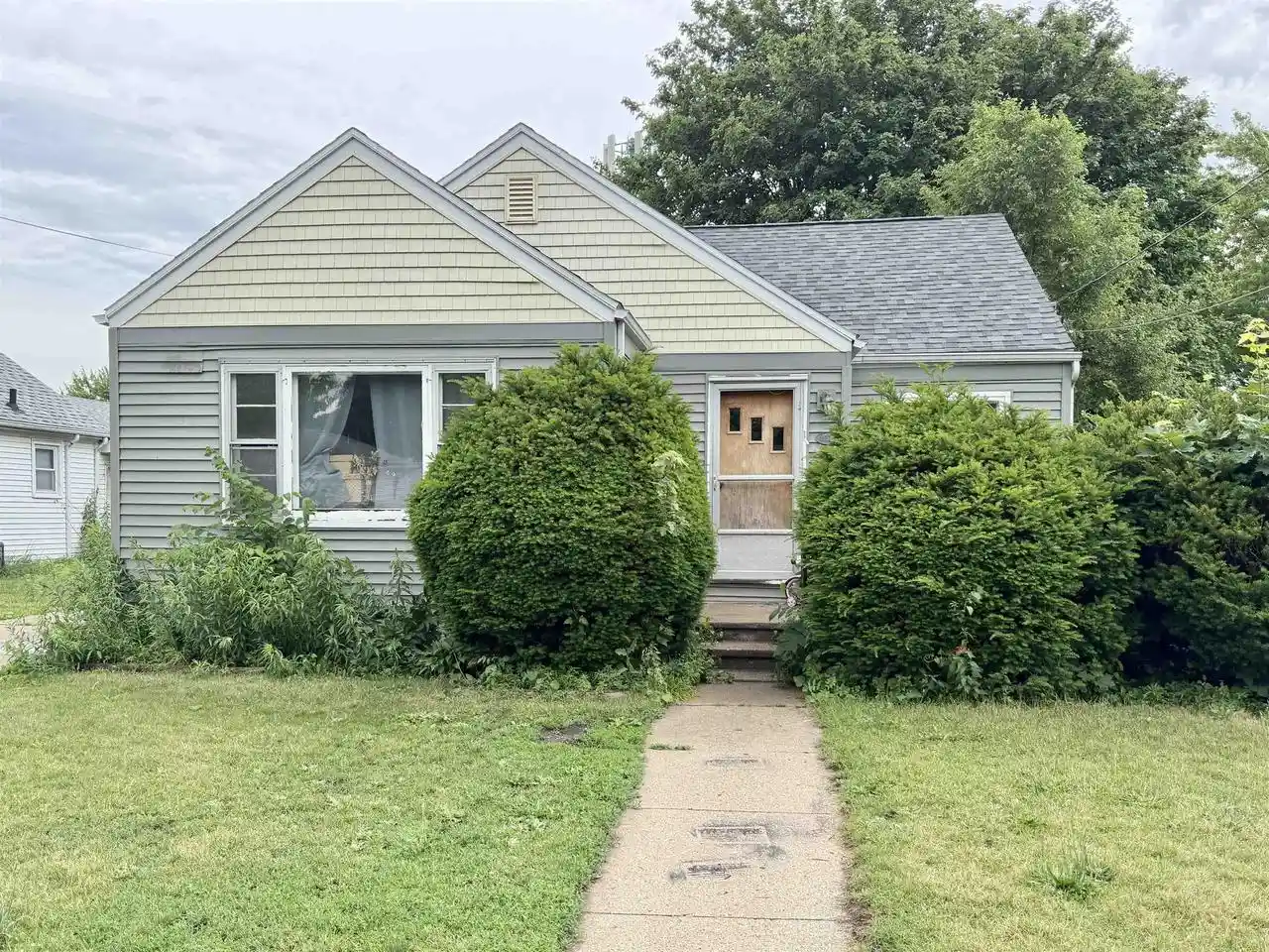 Homes for sale in Beloit, WI | 1127 Cleveland Street Street, Beloit, WI 53511 | MLS# 2025711