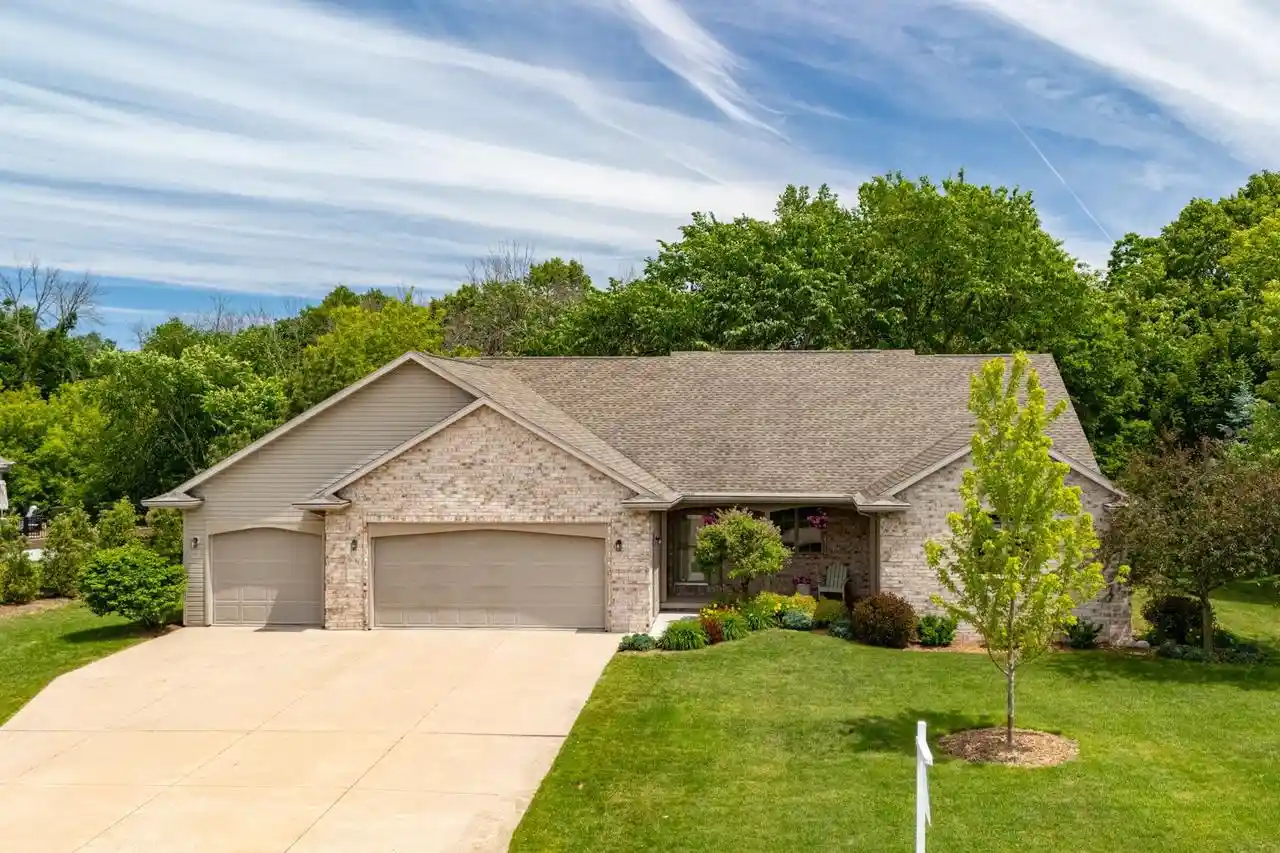 Homes for sale in Sherwood, WI | N7914 Creekside Dr Dr, Sherwood, WI 54169 | MLS# 50327322