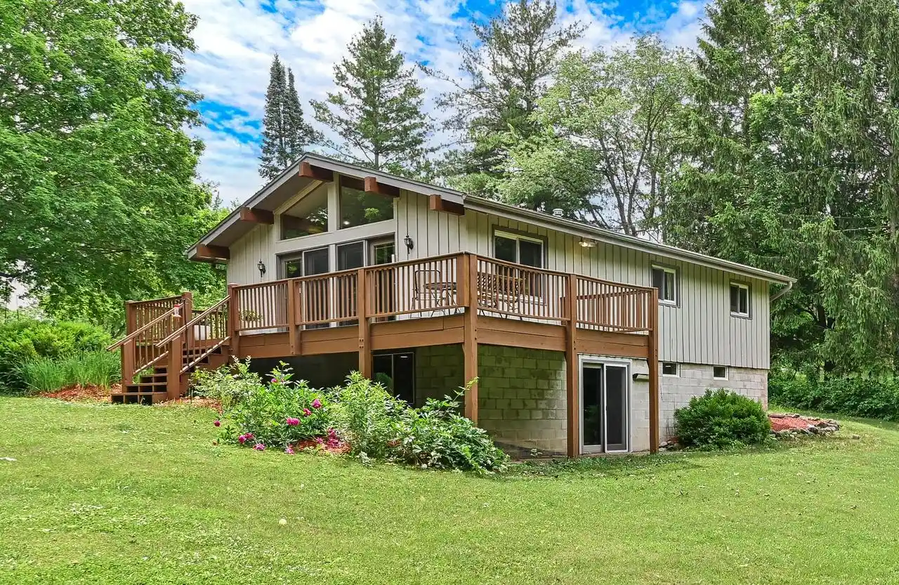 1st image of W277s8435 Riverview Dr Dr, Mukwonago, WI 53149 | MLS# 1967039